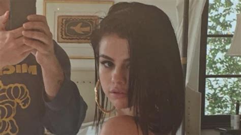 selena gonez nudes|Selena Gomez Poses Topless in Cheeky New Photo